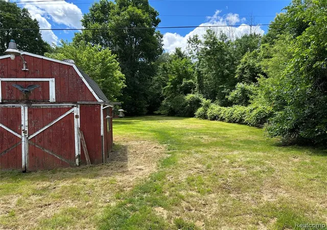 2nd image of 3734 Craig Dr, Flint, MI 48506 | MLS# 61004652