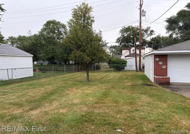 14th image of 21754 Hill St, Warren, MI 48091 2511 | MLS# 61023714