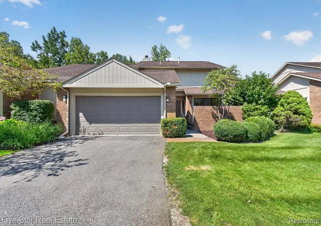 Photo 3 of Condo for sale at 5610 Hillcrest Cir, West Bloomfield, MI 48322 1276 | MLS# 61025832 | Listing updated on 2026-09-01