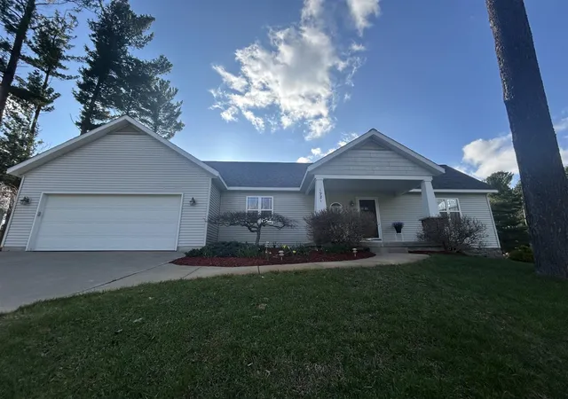 Homes for sale in Hastings, MI | 1921 Pineridge Dr, Hastings, MI 49058 | MLS# 70522700