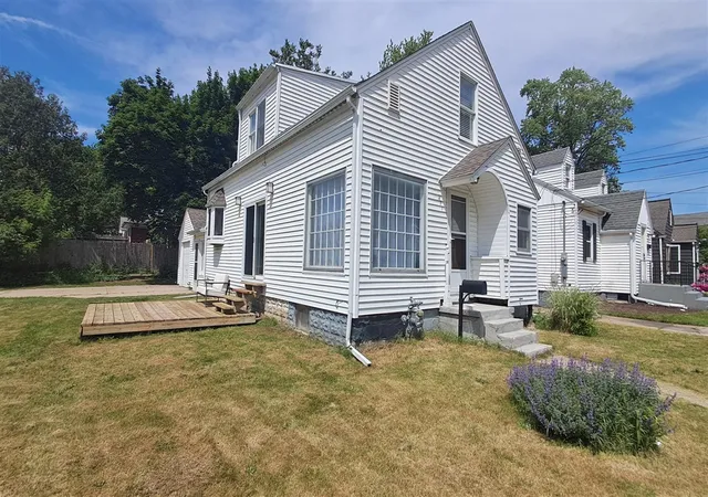 Homes for sale in Grand Rapids, MI | 851 Hollywood St, Grand Rapids, MI 49505 | MLS# 70530239