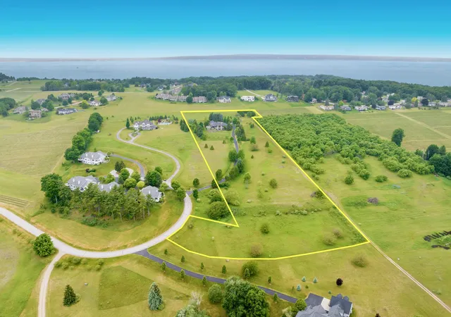 Photo 3 of Sale Pending at 8546 E Beach Trl, Traverse City, MI 49686 | MLS# 80069669 | Listing updated on 2026-09-18