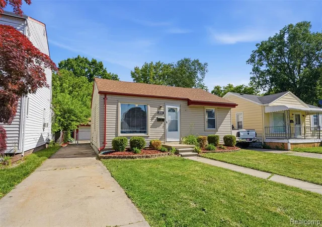 Homes for sale in Garden City, MI | 28960 Elmwood St, Garden City, MI 48135 | MLS# 61001338