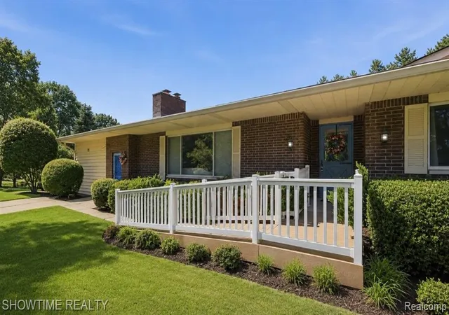 2nd image of 1661 Madeline Dr, Lapeer, MI 48446 | MLS# 61003824