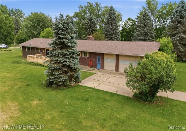 4th image of 1661 Madeline Dr, Lapeer, MI 48446 | MLS# 61003824