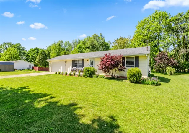 Homes for sale in Hillsdale, MI | 65 W Hallett St, Hillsdale, MI 49242 | MLS# 70535748