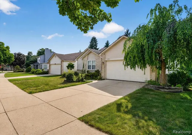 5th image of 11897 Chase Blvd, Livonia, MI 48150 5039 | MLS# 61024252