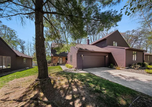 1st image of 1852 Wedgefield, Jackson, MI 49201 | MLS# 70466014