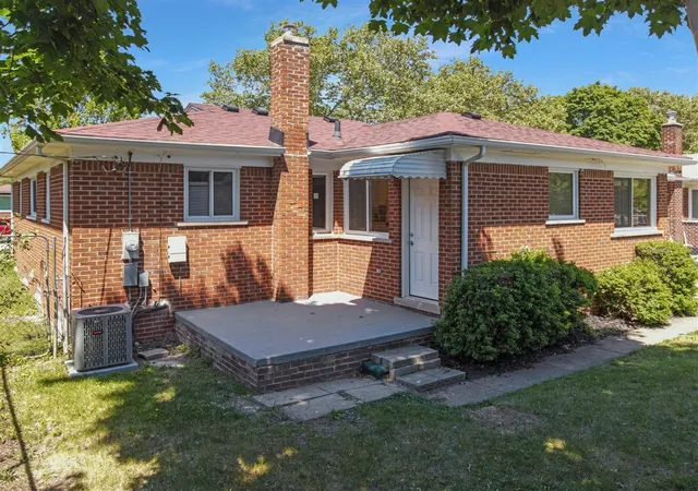 Photo 3 of Single family home for sale at 15241 Pearson St, Oak Park, MI 48237 | MLS# 70551201 | Listing updated on 2026-08-29