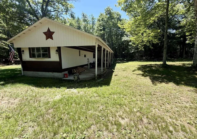 Photo 2 of Single family home for sale at 8923 0025 Rd, Garden, MI 49835 | MLS# 50215246 | Listing updated on 2026-09-03