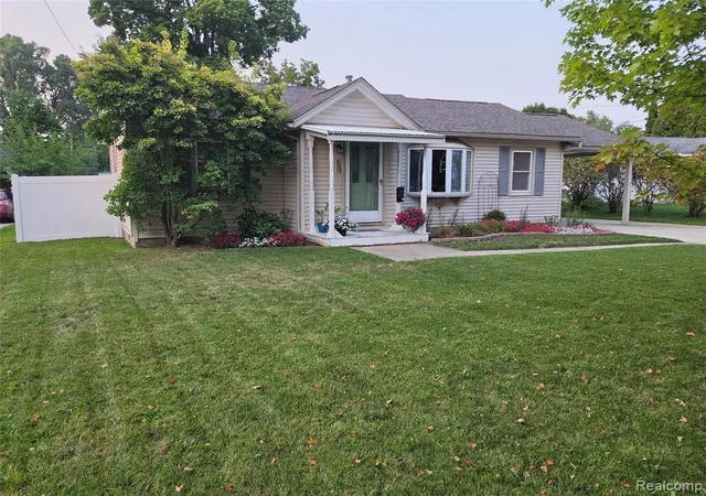 Photo 1 of Single family home for sale at 829 E Exchange St, Owosso, MI 48867 3213 | MLS# 61023986 | Listing updated on 2026-08-29
