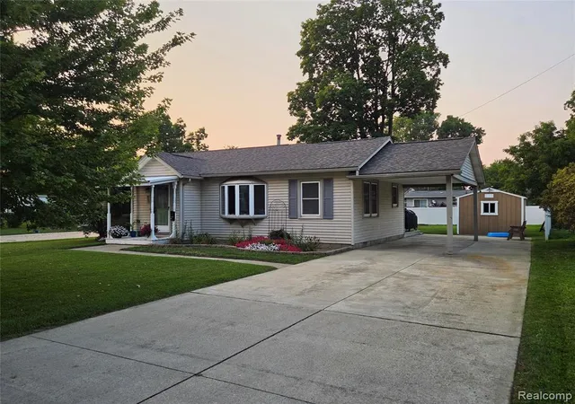 Photo 2 of Single family home for sale at 829 E Exchange St, Owosso, MI 48867 3213 | MLS# 61023986 | Listing updated on 2026-08-29