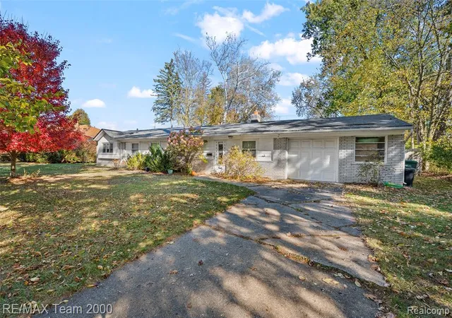 Homes for sale in Farmington, MI | 23044 Lake Way, Farmington, MI 48336 | MLS# 60972766