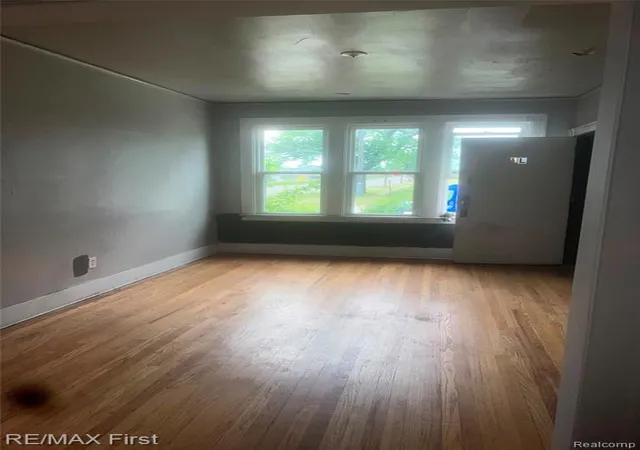 Photo 3 of Sale Pending at 6400 Seminole St, Detroit, MI 48213 | MLS# 61001139 | Listing updated on 2026-07-29