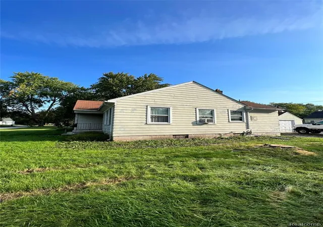 3rd image of 2 Congress Court D, Saginaw, MI 48602 | MLS# 60923128