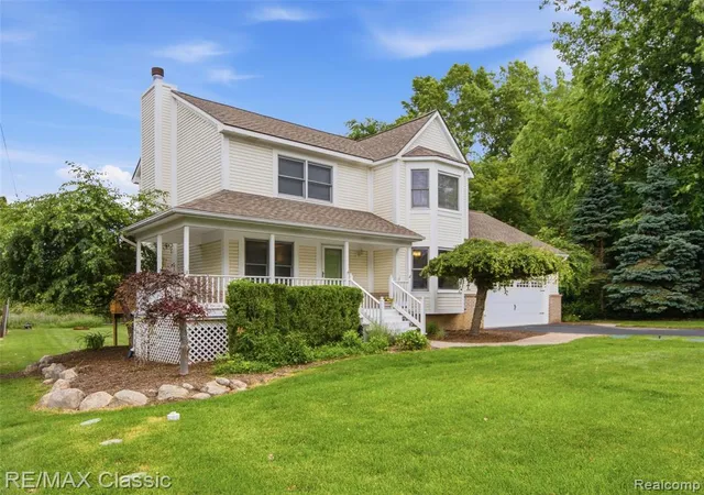Homes for sale in White Lake, MI | 1078 Lake Lane Dr, White Lake, MI 48386 | MLS# 61004397