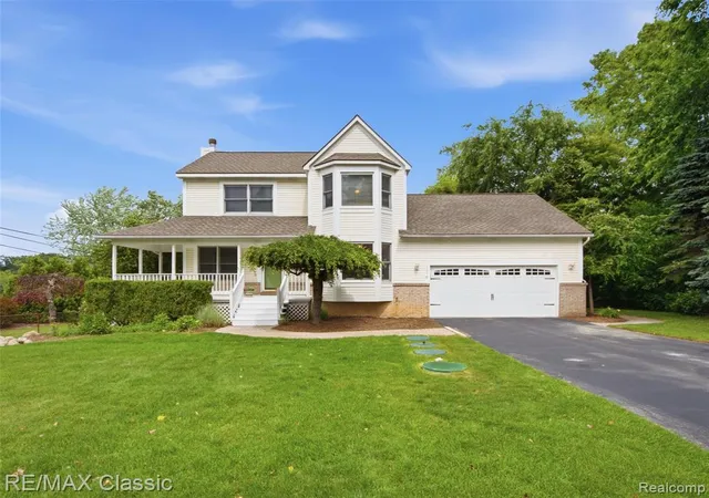 Homes for sale in White Lake, MI | 1078 Lake Lane Dr, White Lake, MI 48386 | MLS# 61004397
