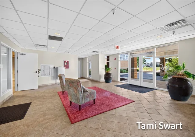 2nd image of 917 W Savidge St, Spring Lake, MI 49456