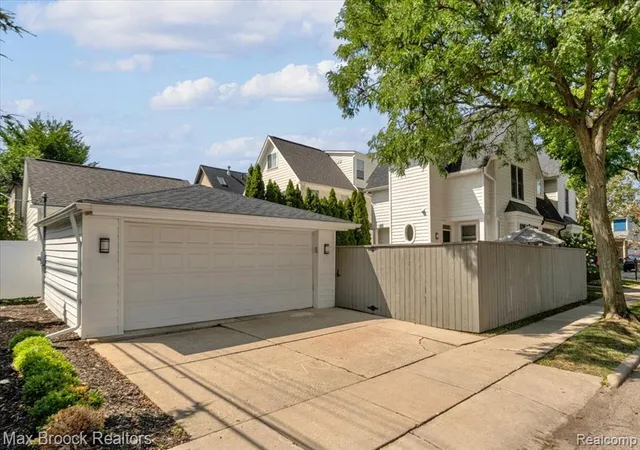 Photo 4 of Single family home for sale at 1080 Bennaville Ave, Birmingham, MI 48009 | MLS# 61023004 | Listing updated on 2026-08-30