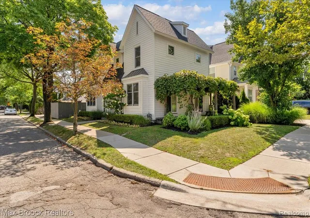 Photo 5 of Single family home for sale at 1080 Bennaville Ave, Birmingham, MI 48009 | MLS# 61023004 | Listing updated on 2026-08-30