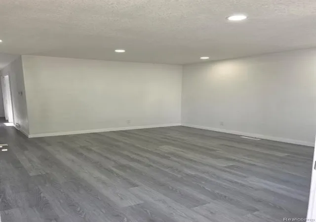 Photo 3 of Single family home for sale at 1126 Ossington Ave, Flint, MI 48507 1511 | MLS# 61025790 | Listing updated on 2026-08-30