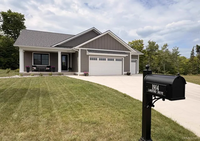 1st image of 1914 Langford Dr, Marquette, MI 49855 | MLS# 50219356