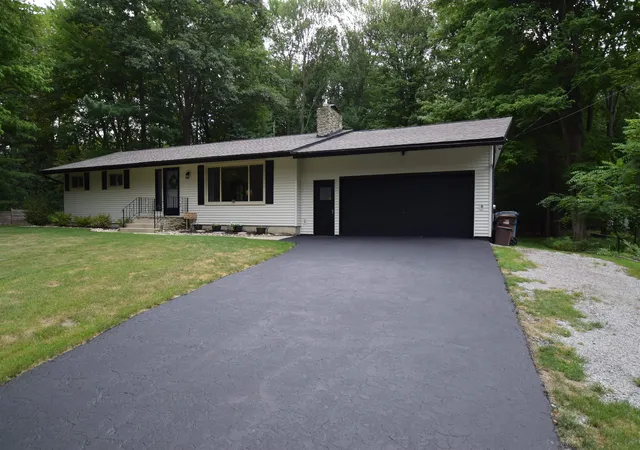 Photo 32 of Single family home for sale at 3952 E Kens Ln, Midland, MI 48642 | MLS# 50219947 | Listing updated on 2026-08-28