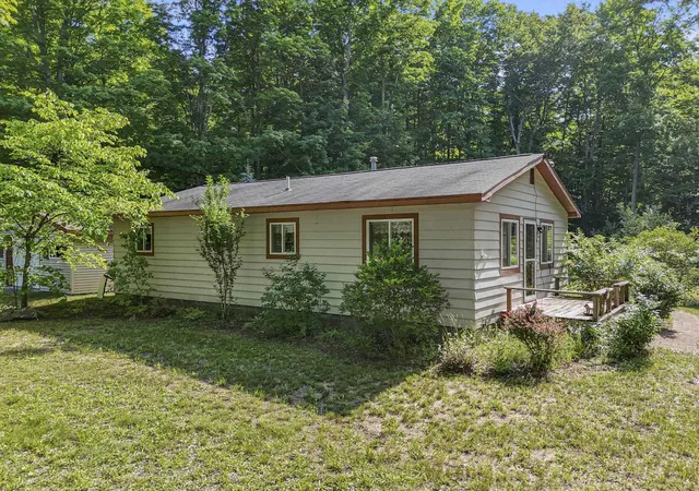 Homes for sale in Benzonia, MI | 5135 Kast Rd, Benzonia, MI 49616 | MLS# 80070833