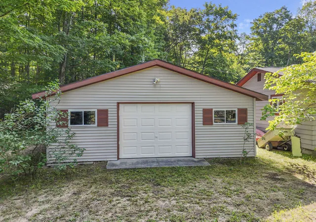 Homes for sale in Benzonia, MI | 5135 Kast Rd, Benzonia, MI 49616 | MLS# 80070833
