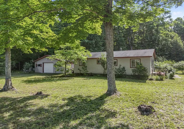 Homes for sale in Benzonia, MI | 5135 Kast Rd, Benzonia, MI 49616 | MLS# 80070833