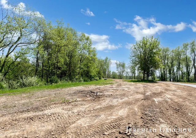 Photo 2 of Sale Pending at 746 W Sedona Hills Ct, Grand Rapids, MI 49525 | MLS# 70508733 | Listing updated on 2026-06-17
