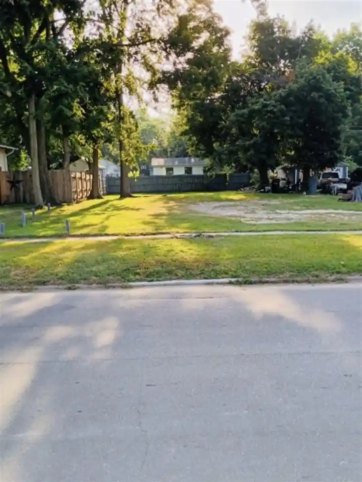 Photo 1 of Land for sale at 1145 Broadway, Benton Harbor, MI 49022 | MLS# 70560778 | Listing updated on 2026-10-18