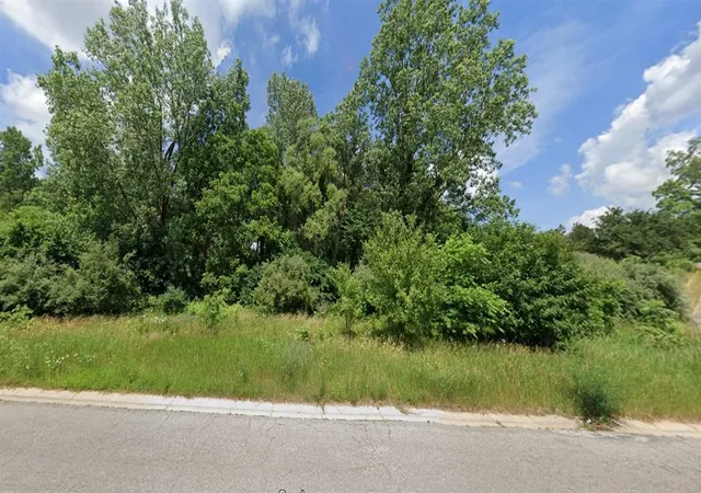 1st image of 3750 Charlevoix Dr, Grand Rapids, MI 49546 | MLS# 70510303
