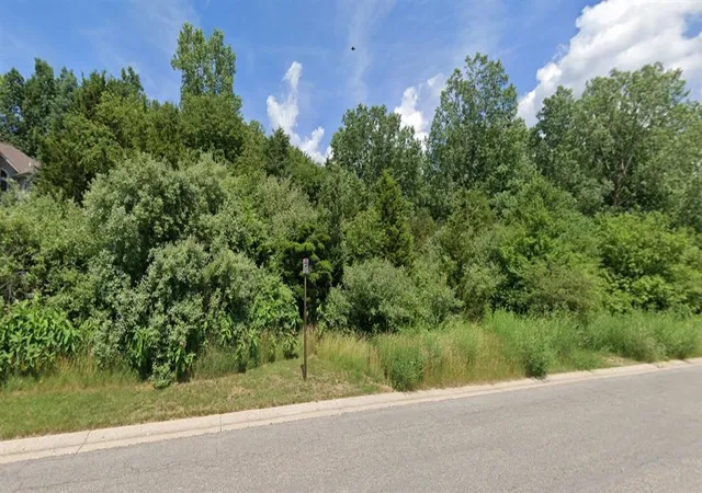 2nd image of 3750 Charlevoix Dr, Grand Rapids, MI 49546 | MLS# 70510303