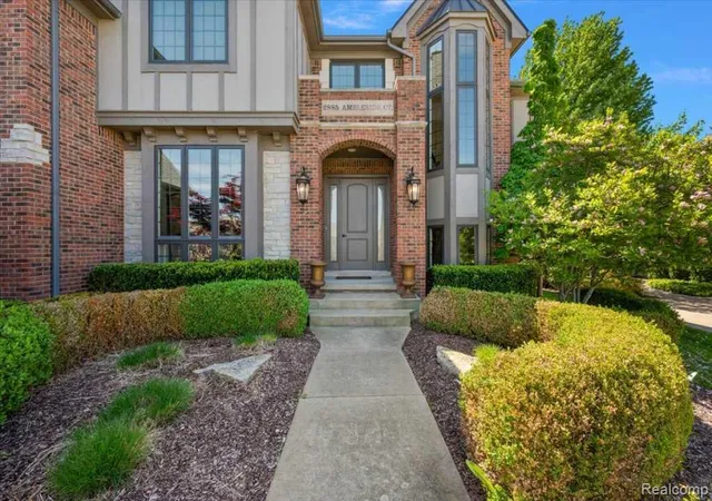 3rd image of 2885 Ambleside Ct, Rochester, MI 48306 | MLS# 60996133