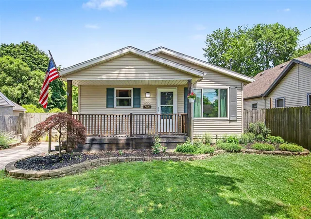 Homes for sale in Kentwood, MI | 341 Nora St, Kentwood, MI 49548 | MLS# 70540901