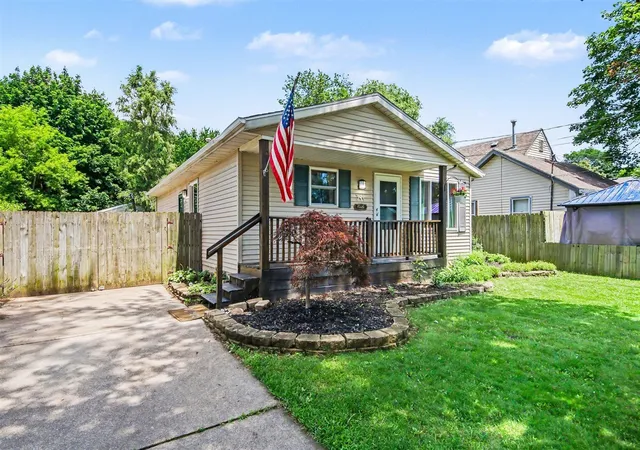 Homes for sale in Kentwood, MI | 341 Nora St, Kentwood, MI 49548 | MLS# 70540901