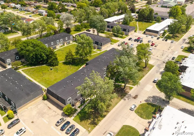 Photo 4 of Condo for sale at 29792 City Ctr Dr #4, Warren, MI 48093 2429 | MLS# 61002611 | Listing updated on 2026-10-26