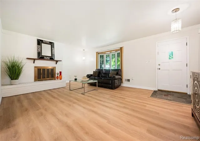 Photo 3 of Single family home for sale at 28924 Lorikay St, Farmington Hills, MI 48334 | MLS# 61010195 | Listing updated on 2026-09-11