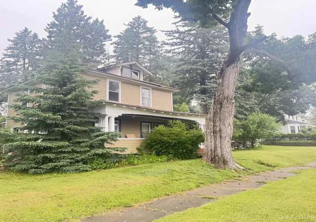 Homes for sale in Iron Mountain, MI | 402 E D St, Iron Mountain, MI 49801 | MLS# 50213170