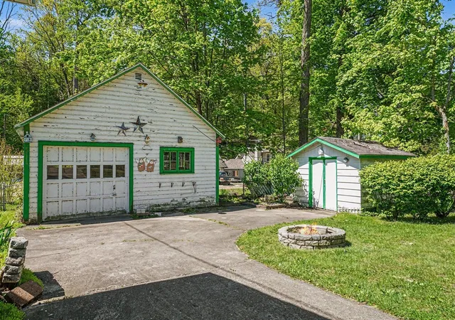 Homes for sale in Sturgis, MI | 68438 Klinger Lake Rd, Sturgis, MI 49091 | MLS# 70532424
