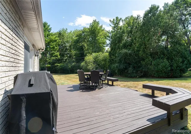 3rd image of 31115 Tiverton St, Farmington, MI 48331 1375 | MLS# 61023294
