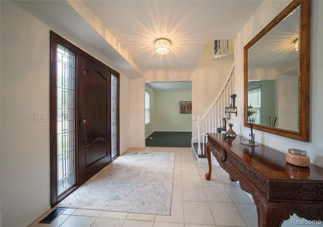 5th image of 31115 Tiverton St, Farmington, MI 48331 1375 | MLS# 61023294