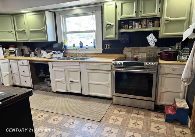 Homes for sale in Clare, MI | 5732 E Grass Lake Rd, Clare, MI 48617 | MLS# 50214293