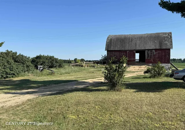 Homes for sale in Clare, MI | 5732 E Grass Lake Rd, Clare, MI 48617 | MLS# 50214293