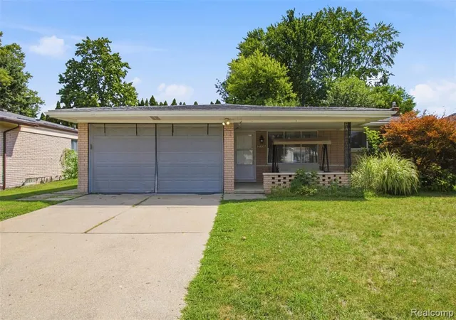 2nd image of 37596 Adrian Dr, Sterling Heights, MI 48310 | MLS# 61022457