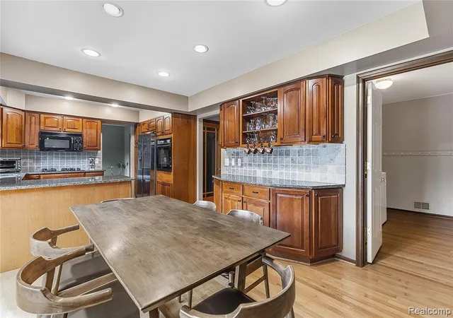 2nd image of 2066 Jeffrey Dr, Troy, MI 48085 | MLS# 61020442