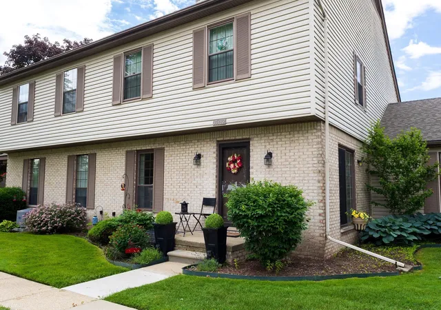 Homes for sale in Harrison Township, MI | 35182 N Bay Cir Cir, Harrison Township, MI 48045 | MLS# 50211883