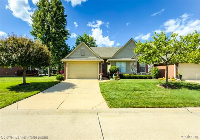 Homes for sale in Sterling Heights, MI | 5711 Ortman Dr, Sterling Heights, MI 48314 | MLS# 61002805
