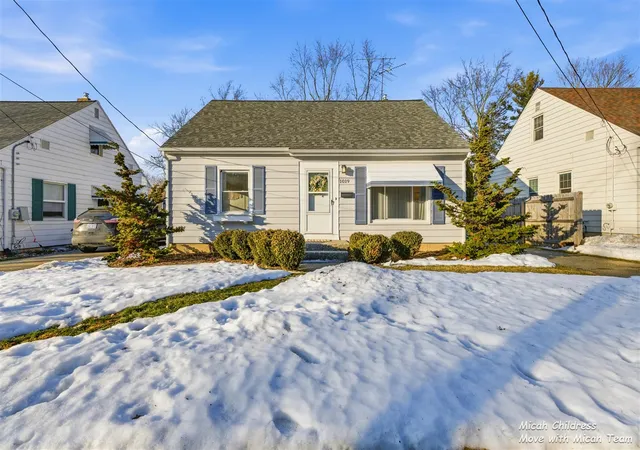 Homes for sale in Grand Rapids, MI | 1019 Drexel Dr, Grand Rapids, MI 49505 | MLS# 70515577
